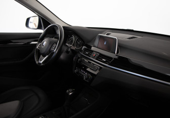 Подержанный автомобиль BMW X1 2018 года (12 фото)