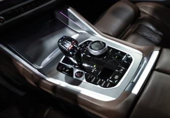 Подержанный автомобиль BMW X6 2022 года (24 фото)