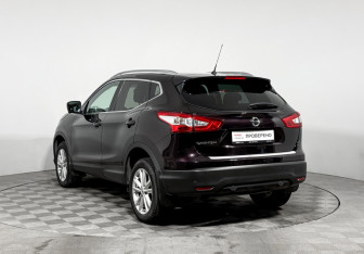 Подержанный автомобиль Nissan Qashqai 2014 года (7 фото)