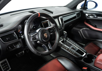 Подержанный автомобиль Porsche Macan 2015 года (11 фото)