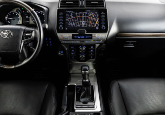 Подержанный автомобиль Toyota Land Cruiser Prado 2021 года (16 фото)