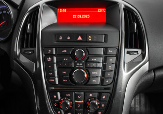 Подержанный автомобиль Opel Astra Sedan 2013 года (17 фото)