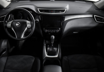 Подержанный автомобиль Nissan X-Trail 2015 года (14 фото)