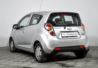Подержанный автомобиль Chevrolet Spark 2012 года (7 фото)