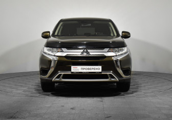 Подержанный автомобиль Mitsubishi Outlander 2019 года (2 фото)