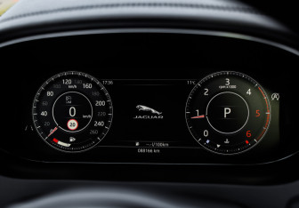 Подержанный автомобиль Jaguar E-Pace 2019 года (14 фото)