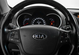 Подержанный автомобиль Kia Sorento 2012 года (17 фото)