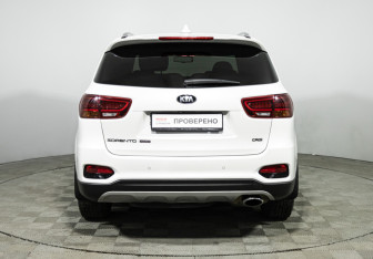 Подержанный автомобиль Kia Sorento 2018 года (6 фото)
