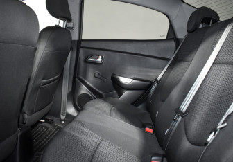 Подержанный автомобиль Kia Rio Sedan 2017 года (12 фото)