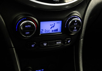 Подержанный автомобиль Hyundai Solaris Hatchback 2012 года (15 фото)