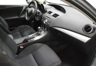 Подержанный автомобиль Mazda 3 Hatchback 2011 года (12 фото)
