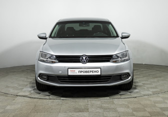 Подержанный автомобиль Volkswagen Jetta Sedan 2013 года (2 фото)
