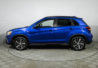 Подержанный автомобиль Mitsubishi ASX 2019 года (8 фото)