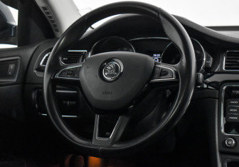 Подержанный автомобиль Skoda Superb Wagon 2014 года (16 фото)