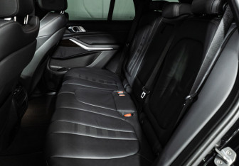 Подержанный автомобиль BMW X5 2019 года (10 фото)