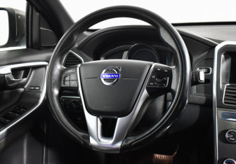 Подержанный автомобиль Volvo XC60 2014 года (19 фото)