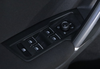 Подержанный автомобиль Volkswagen Tiguan 2018 года (13 фото)