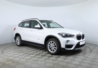 Подержанный автомобиль BMW X1 2017 года (3 фото)