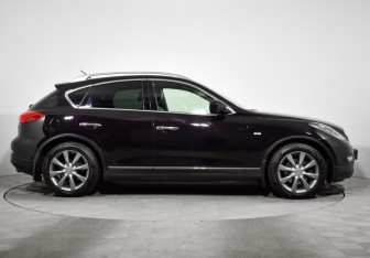 Подержанный автомобиль Infiniti EX 2012 года (4 фото)