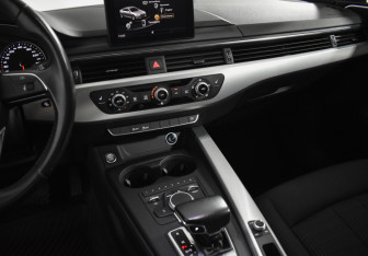 Подержанный автомобиль Audi A4 Sedan 2016 года (19 фото)