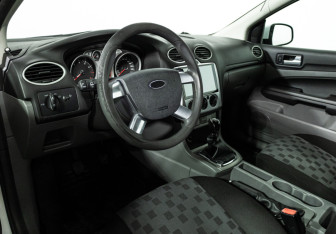 Подержанный автомобиль Ford Focus Hatchback 2008 года (11 фото)