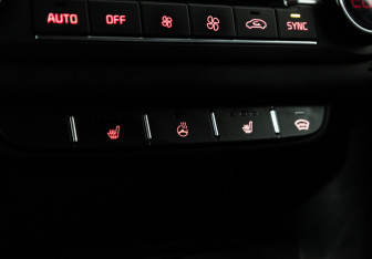 Подержанный автомобиль Kia Ceed Wagon 2019 года (17 фото)