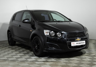 Подержанный автомобиль Chevrolet Aveo Hatchback 2014 года (3 фото)