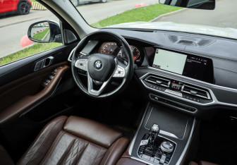 Подержанный автомобиль BMW X7 2021 года (13 фото)