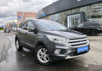 Подержанный автомобиль Ford Kuga 2017 года (3 фото)