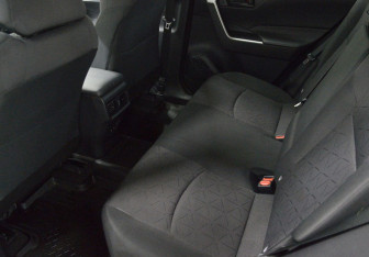 Подержанный автомобиль Toyota RAV4 2020 года (11 фото)