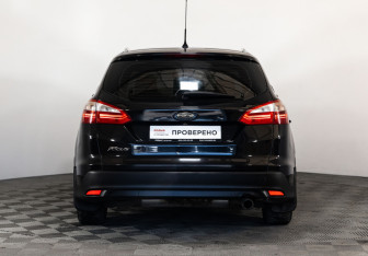Подержанный автомобиль Ford Focus Wagon 2012 года (6 фото)