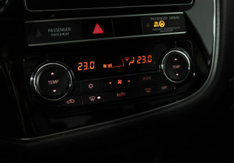 Подержанный автомобиль Mitsubishi Outlander 2019 года (16 фото)