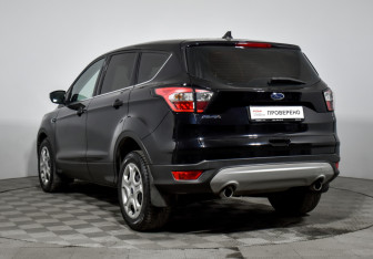 Подержанный автомобиль Ford Kuga 2017 года (7 фото)