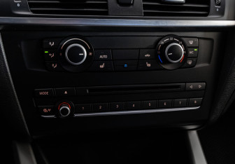 Подержанный автомобиль BMW X3 2013 года (13 фото)
