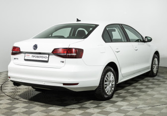 Подержанный автомобиль Volkswagen Jetta Sedan 2017 года (5 фото)