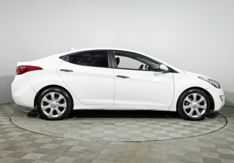 Подержанный автомобиль Hyundai Avante Sedan 2011 года (4 фото)
