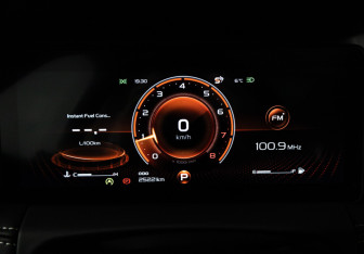 Подержанный автомобиль Geely Okavango 2023 года (12 фото)