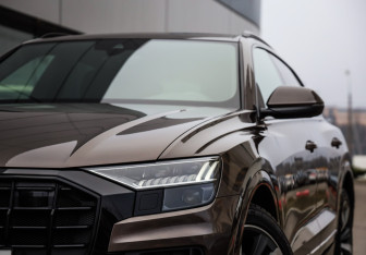 Подержанный автомобиль Audi Q8 2019 года (2 фото)