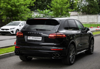 Подержанный автомобиль Porsche Cayenne 2015 года (6 фото)