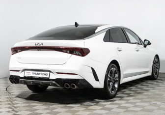 Подержанный автомобиль Kia K5 2022 года (5 фото)