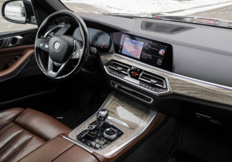 Подержанный автомобиль BMW X5 2018 года (11 фото)