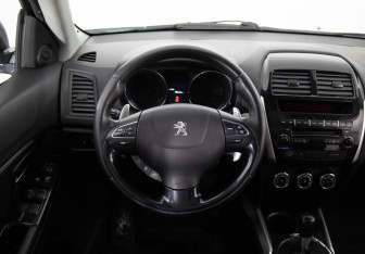 Подержанный автомобиль Peugeot 4008 2012 года (10 фото)