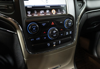 Подержанный автомобиль Jeep Grand Cherokee 2015 года (21 фото)