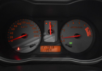 Подержанный автомобиль Nissan Note 2008 года (20 фото)