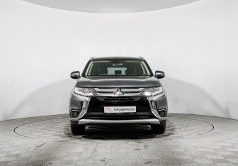 Подержанный автомобиль Mitsubishi Outlander 2017 года (2 фото)