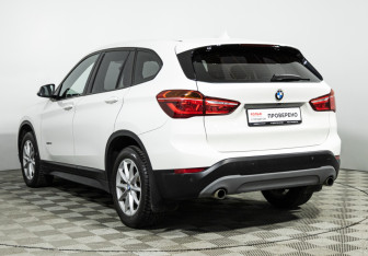 Подержанный автомобиль BMW X1 2015 года (7 фото)