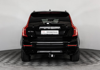 Подержанный автомобиль Volvo XC90 2021 года (7 фото)