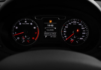 Подержанный автомобиль Audi Q3 2012 года (19 фото)