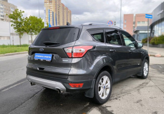 Подержанный автомобиль Ford Kuga 2017 года (4 фото)
