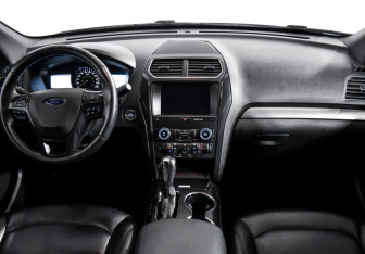 Подержанный автомобиль Ford Explorer 2019 года (16 фото)